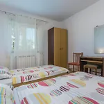 Cozy Apartment In Porec With Wifi
