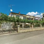 Cozy Apartment In Porec With Wifi